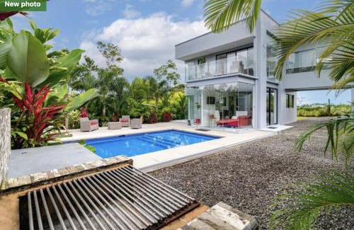 La Fortuna Villa | House of Views, King Bed, Volcano View