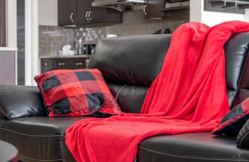 Northwest Calgary House | House on a Hill: 3Bdrm with Private Playground & New Appliances