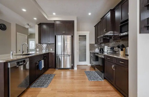 Northwest Calgary House | House on a Hill: 3Bdrm with Private Playground & New Appliances