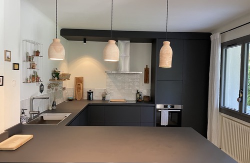 Carpentras House | House renovated in 2021 by an interior designer in the heart of an oak grove
