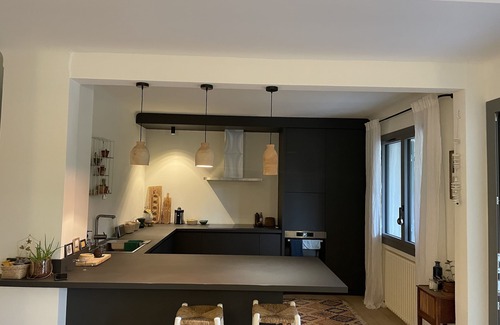 Carpentras House | House renovated in 2021 by an interior designer in the heart of an oak grove