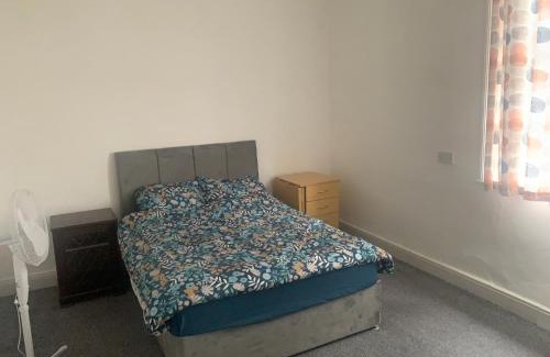 Burnley House | House - Sleeps 3 & free parking