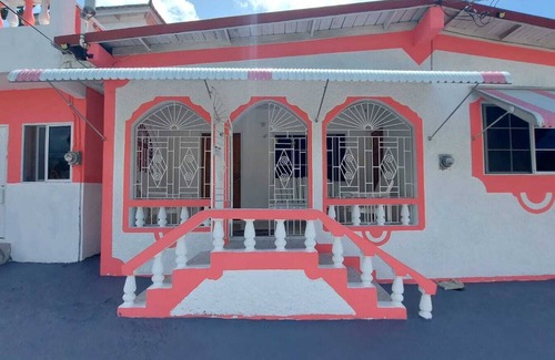 Port Morant House | House - Sleeps 6 - Patio - Parking