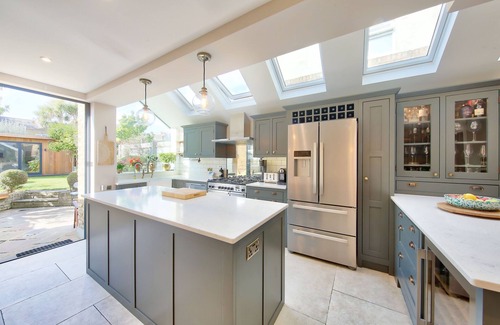 Wimbledon House | House - Sleeps 8 - Garden - Children's Play Area