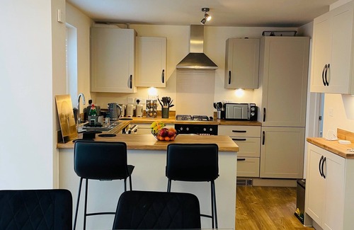 Burton Latimer House | House-sleeps 8-parking-garden