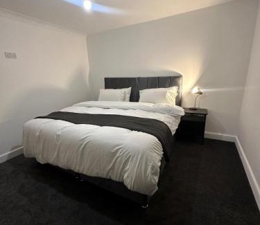 Chapeltown House | House-Sleeps8-Parking-Garden