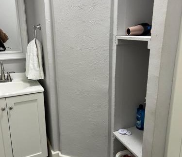 South Bend House | House w Separate 4 Private Bedrooms