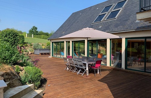 La Chartre-sur-le-Loir House | House with indoor swimming pool and jacuzzi