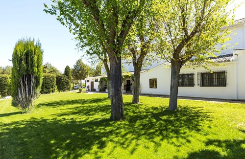 Horcajo de Santiago House | House with pool in the countryside 11 to 14 people, ideal for groups