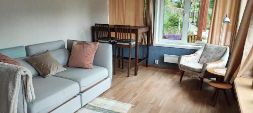 Eide House | House with lake view near Atlantic road