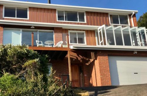 Bellerive House | House with Magnificent Panoramic Harbor Views Howrah