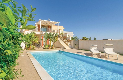 Porto Palo House | House with swimming pool in hilly position near Porto Palo di Menfi, about 800 m from the beach.