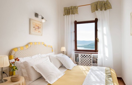 Caprarola Villa | House with view near Rome Pool, WiFi, Garden, lake view BBQ