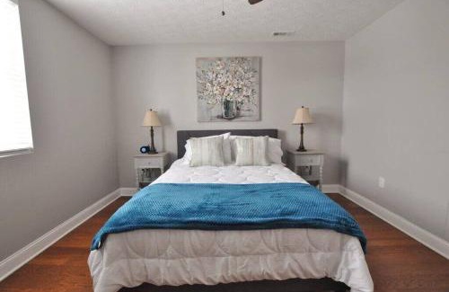 West Columbus House | Housepitality - Franklinton Farmhouse- 4 Bedrooms