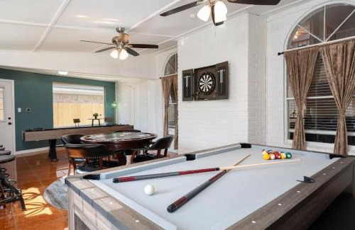 Atascocita House | Houston Escape Heated Pool Cabana & Game Room