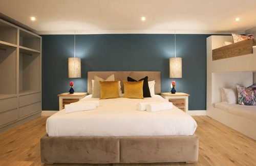 Hout Bay House | Hout & About Guest House