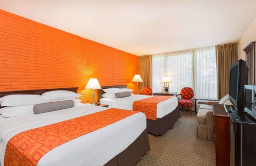 Lightfoot Hotel | Howard Johnson by Wyndham Williamsburg