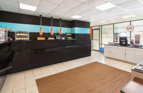 Lightfoot Hotel | Howard Johnson by Wyndham Williamsburg