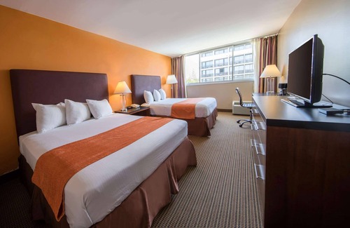 Northwest Anaheim Hotel | Howard Johnson by Wyndham Fullerton/Anaheim Conference Cntr