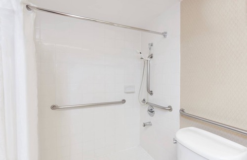 Northwest Anaheim Hotel | Howard Johnson by Wyndham Fullerton/Anaheim Conference Cntr