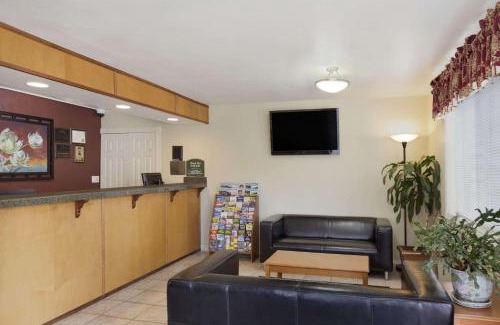 Southeast Salem Hotel | Howard Johnson by Wyndham Salem