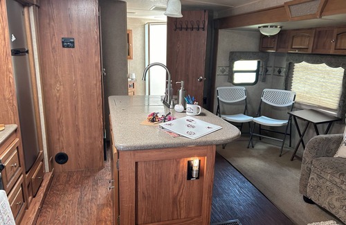 Coulter Sub Mcgee House | Howdy RV & Resort, 10mi to TX A&M,off Hwy 6. Trendy,amenities included,sleeps 4!