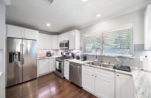 Willow Meadows/Willowbend Area House | Htown Home Near NRG, Med Center | BBQ Yard Games