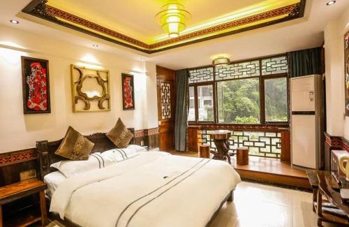 Xiangxi House | Huaqianshu Theme Inn 高铁免费接站或送站一次