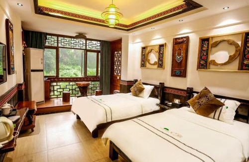 Xiangxi House | Huaqianshu Theme Inn 高铁免费接站或送站一次
