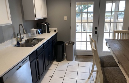 Live Oak House | Huge 2-story, 4-bedroom with 4K Movie Theater and 6 beds