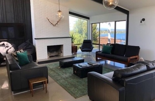 Hilltop House | Huge 7 Bedroom, 5 bathroom Home with Plunge Pool and Incredible Lake Views