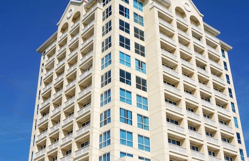 Lapu-Lapu Condo | Huge - 99sqm - New Luxury 2 BR Condo - amazing sea-views all rooms - Max 8-9pax
