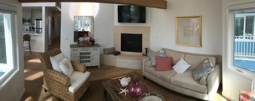 Ocean Beach House | Huge Beach Views Starfish Cottage Ocean Beach