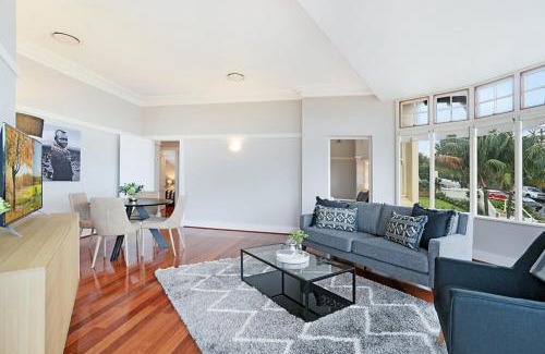 Cremorne Apartment | Huge Harbour View Apartment In Historic Home