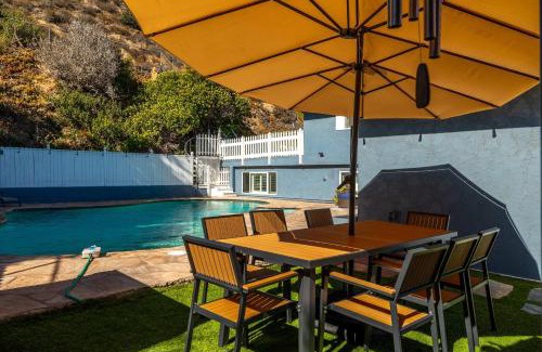 Bay Park House | Huge House with Pool! Sleeps 16 - BBQ - Shuffleboard
