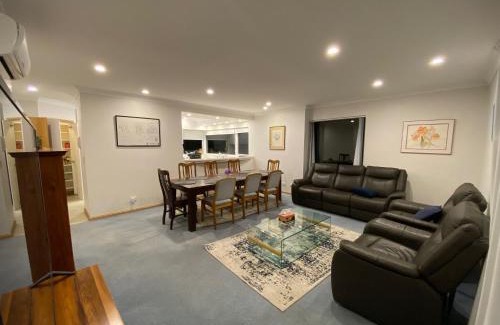 Howrah House | Huge luxurious home - Stunning Water Vista