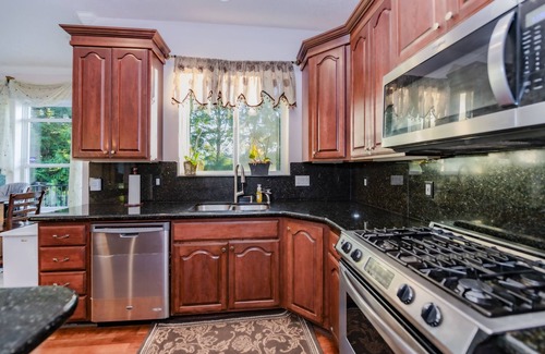 Powellhurst-Gilbert House | Huge Luxury Home with huge Deck near Powell Butte Park