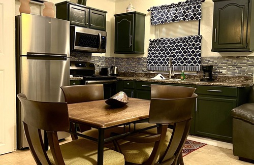 Mill Run Apartment | Huge, Modern, 5 - Star Studio Apartment