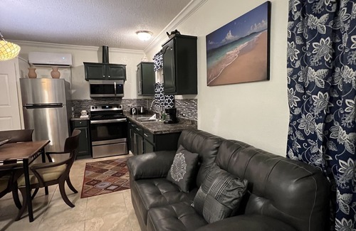 Mill Run Apartment | Huge, Modern, 5 - Star Studio Apartment