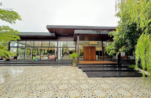 Huai Yai Villa | Huge Pool Villa with Private Lake