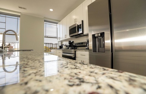 Downtown Baltimore Apartment | Huge Upscale Downtown Penthouse 4Bedrm/3Bath - 5 mins from Penn Station