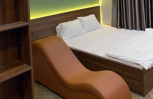 Brent Hotel | Hugh Edmonds Motels Inc