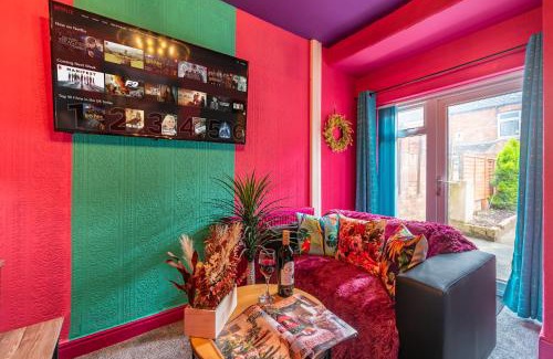 Hull House | Hull 3 Bedrooms Garden Central House Sleeps 6 Hosanna MERCI Showy Cozy - Close to Princess Ave