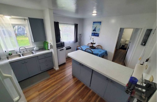 Cutten Cottage | Humboldt Blue, centrally located with a fenced yard/pet friendly.