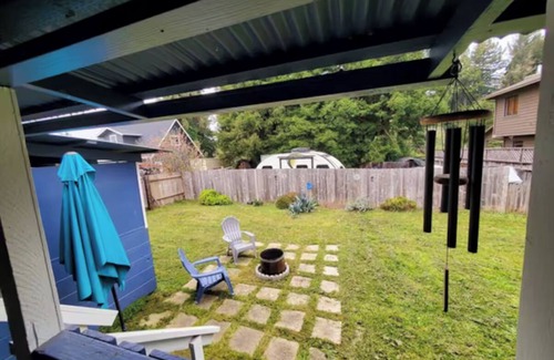 Cutten Cottage | Humboldt Blue, centrally located with a fenced yard/pet friendly.