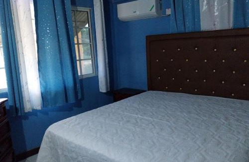 Old Harbour House | Humming Bird Inn-Homely and quiet