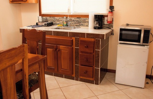 Dangriga Bed & Breakfast | Hummingbird Estate Cabanas