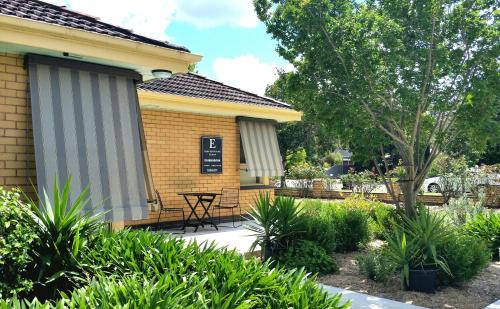 Euroa House | HUNTER COTTAGE EUROA - "A great weekend escape"