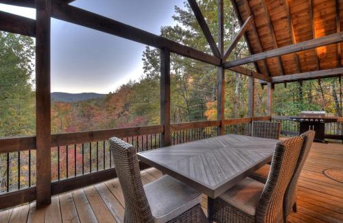 Epworth House | Hunter's Treehouse w 5 Star BR Mtn View & Hot Tub
