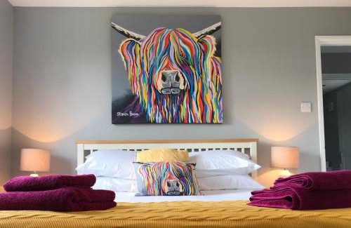 Poltimore House | Hunters Lodge Exeter, Free Parking, Country Views, Great Wi-Fi, Large Garden